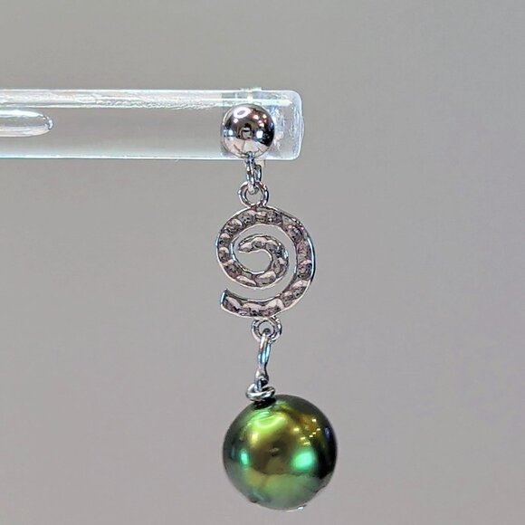 Handmade Earrings With Green Cultured Pearls and White Gold-Plated Details - Picture 7 of 8